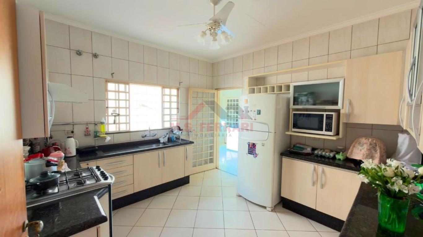 CASA NO Jardim Morumbi em Assis
