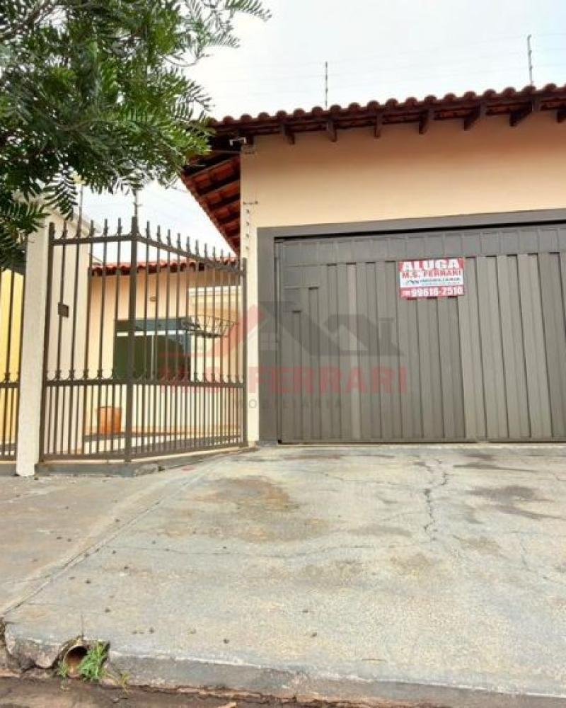 CASA NA Vila Tênis Clube em Assis