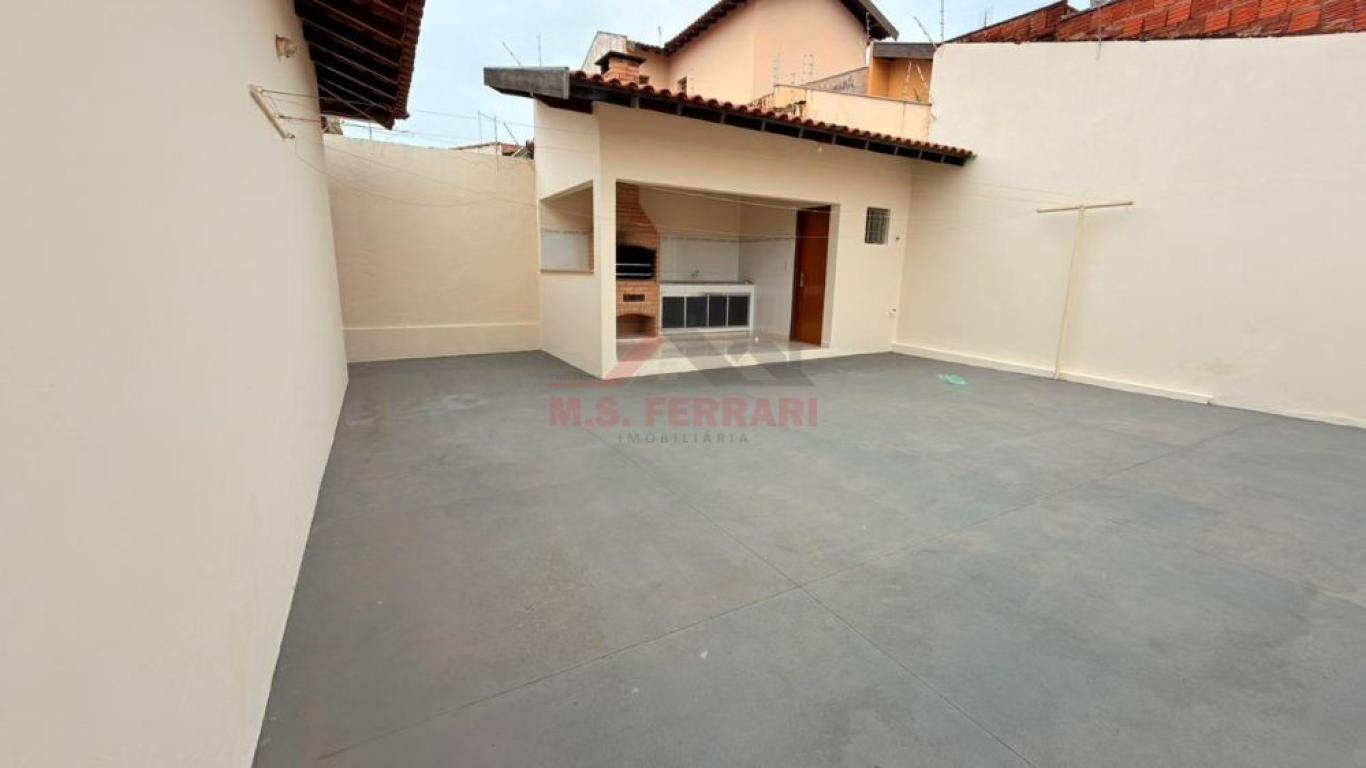 CASA NA Vila Tênis Clube em Assis