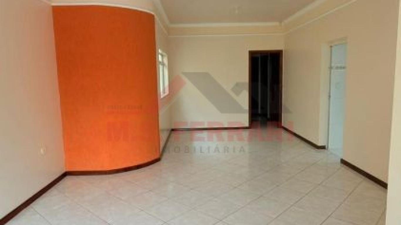 CASA NA Vila Tênis Clube em Assis