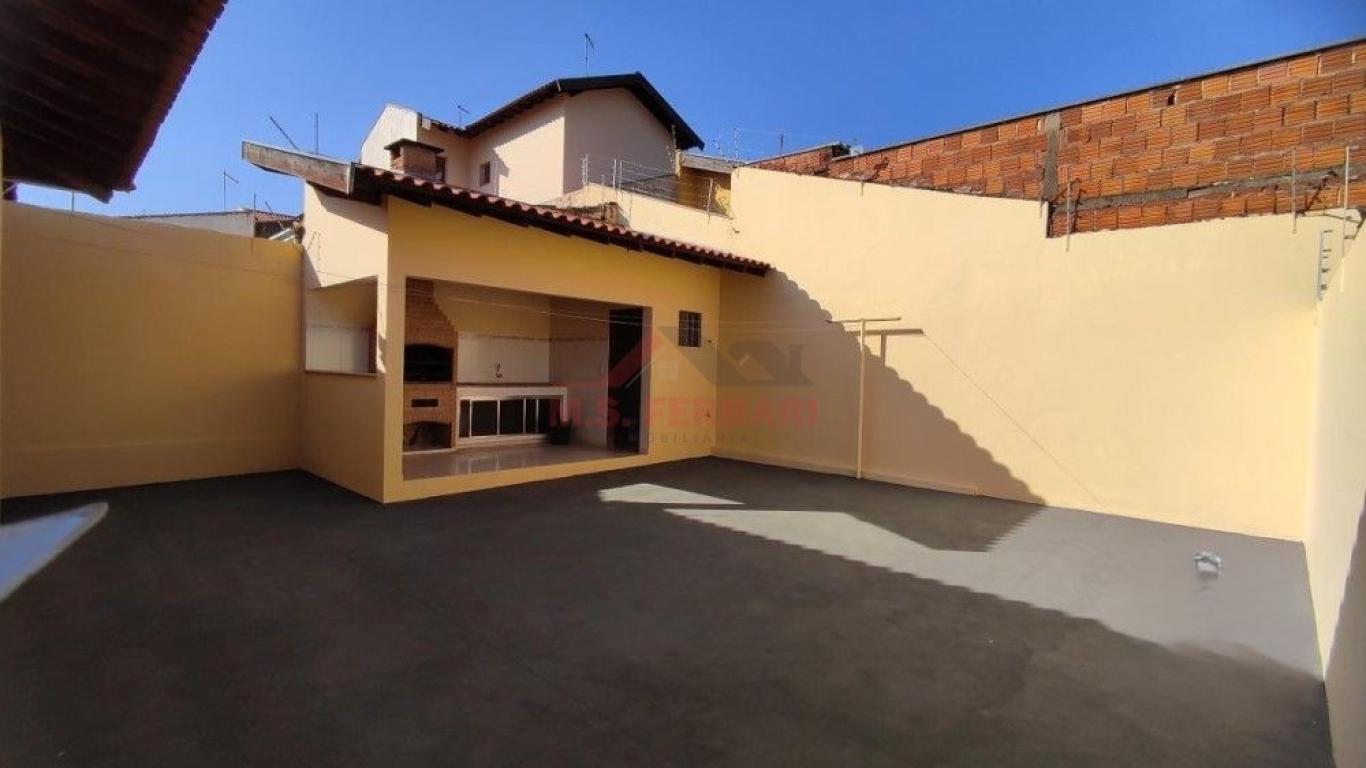 CASA NA Vila Tênis Clube em Assis