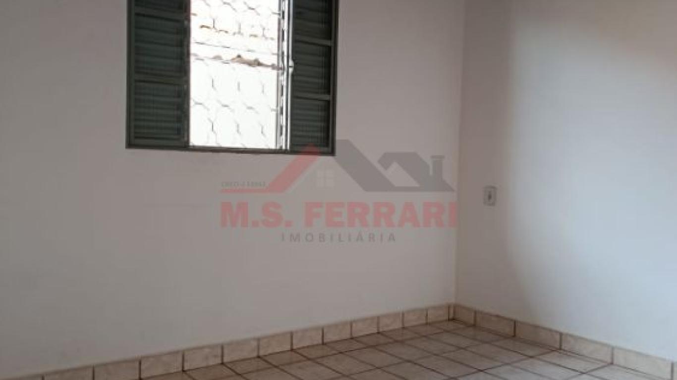 CASA NA Vila dos Comerciários em Assis