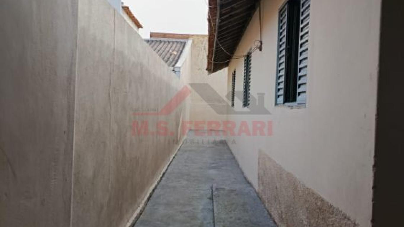 CASA NA Vila dos Comerciários em Assis