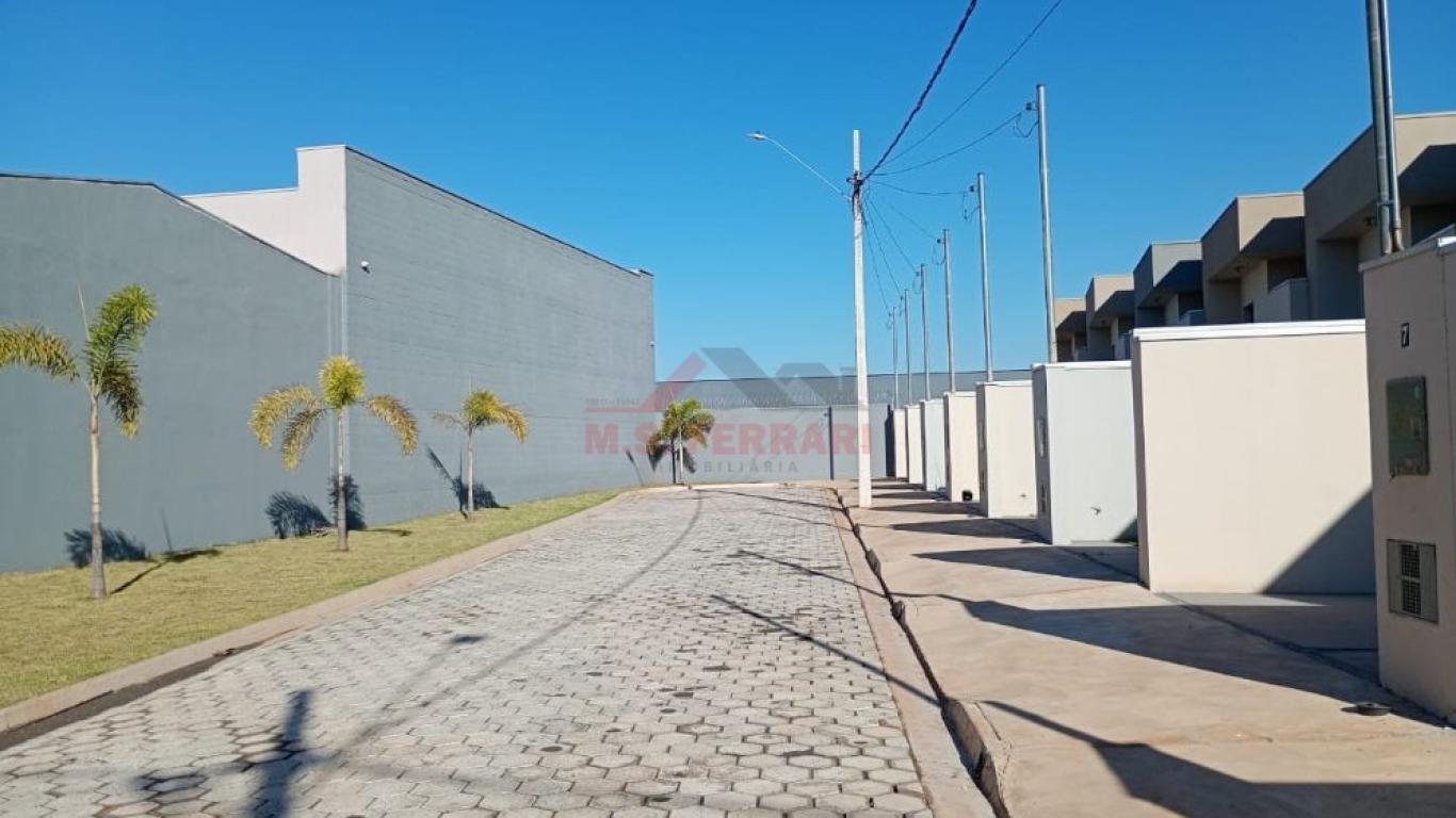 CASA NA Vila Tênis Clube em Assis