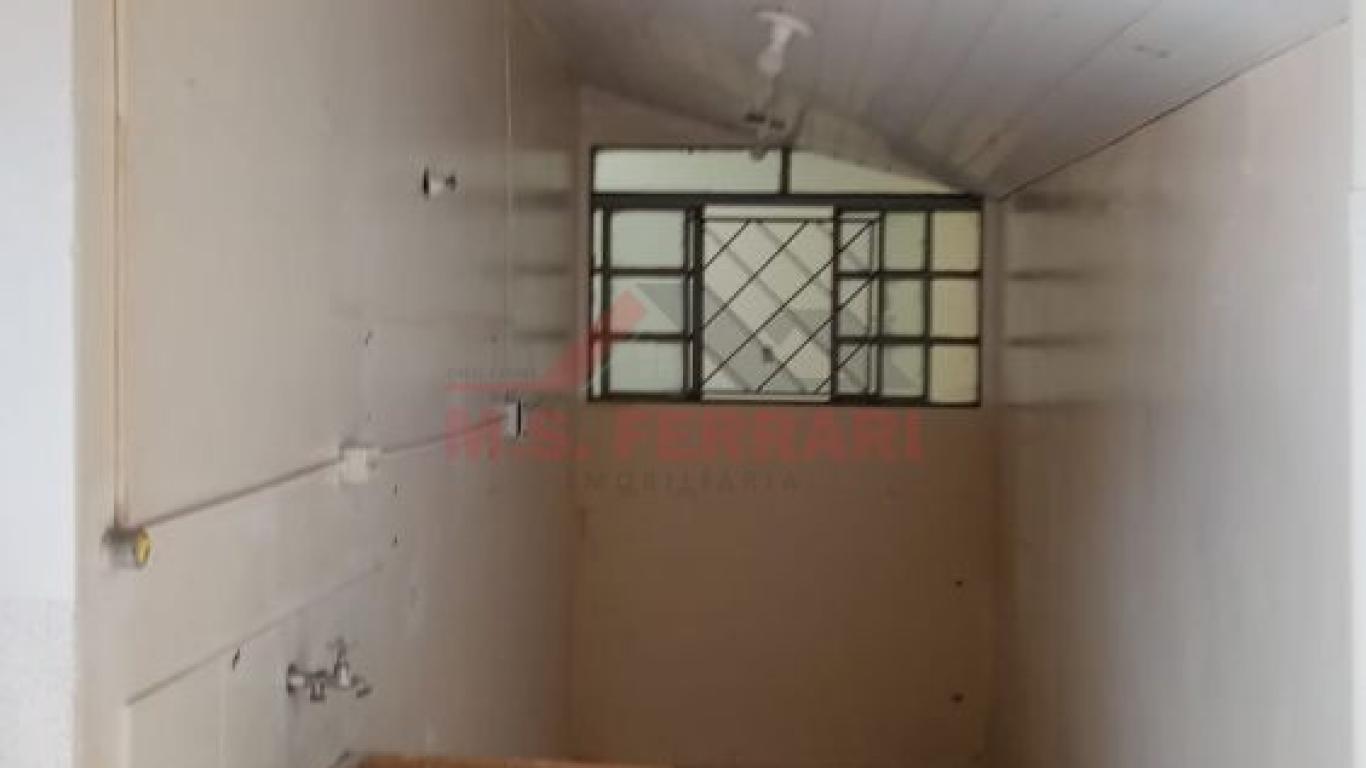 CASA NA Vila Operária em Assis
