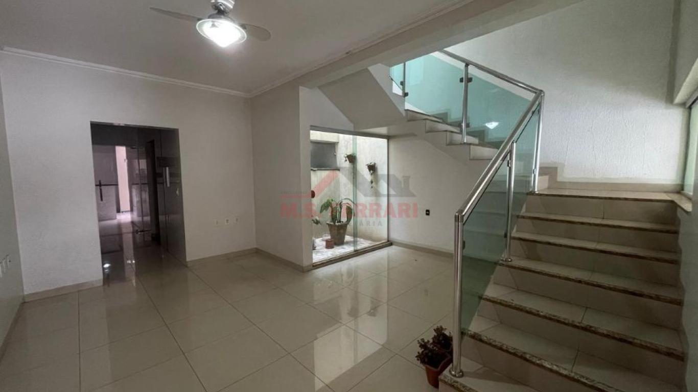 CASA NA Vila Operária em Assis