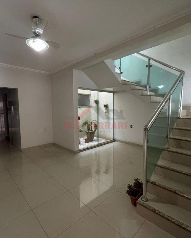 CASA NA Vila Operária em Assis