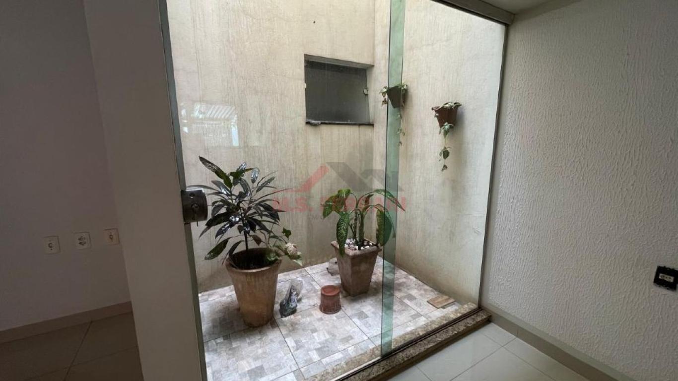 CASA NA Vila Operária em Assis
