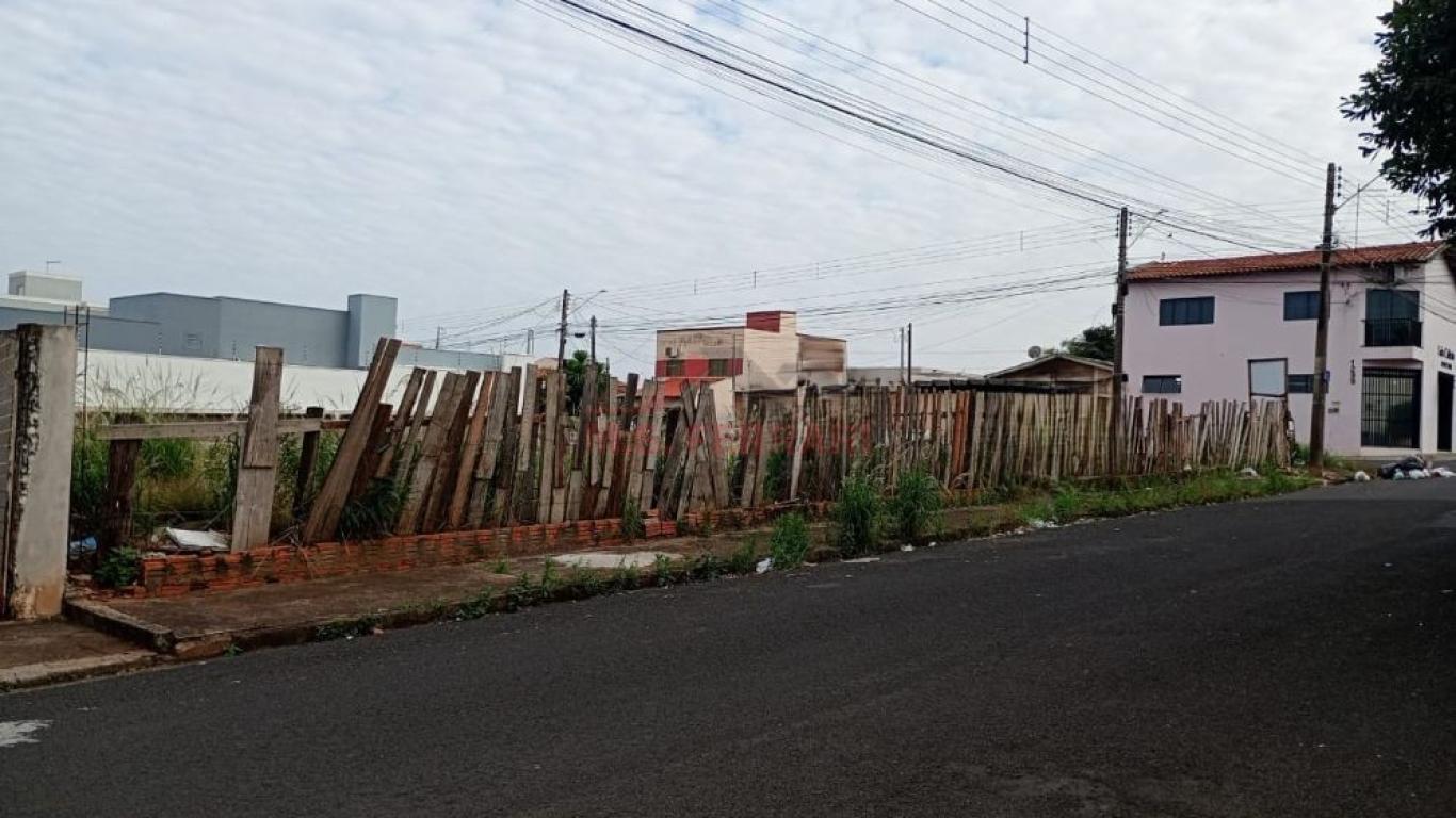 TERRENO NA VILA TENIS CLUBE em Assis