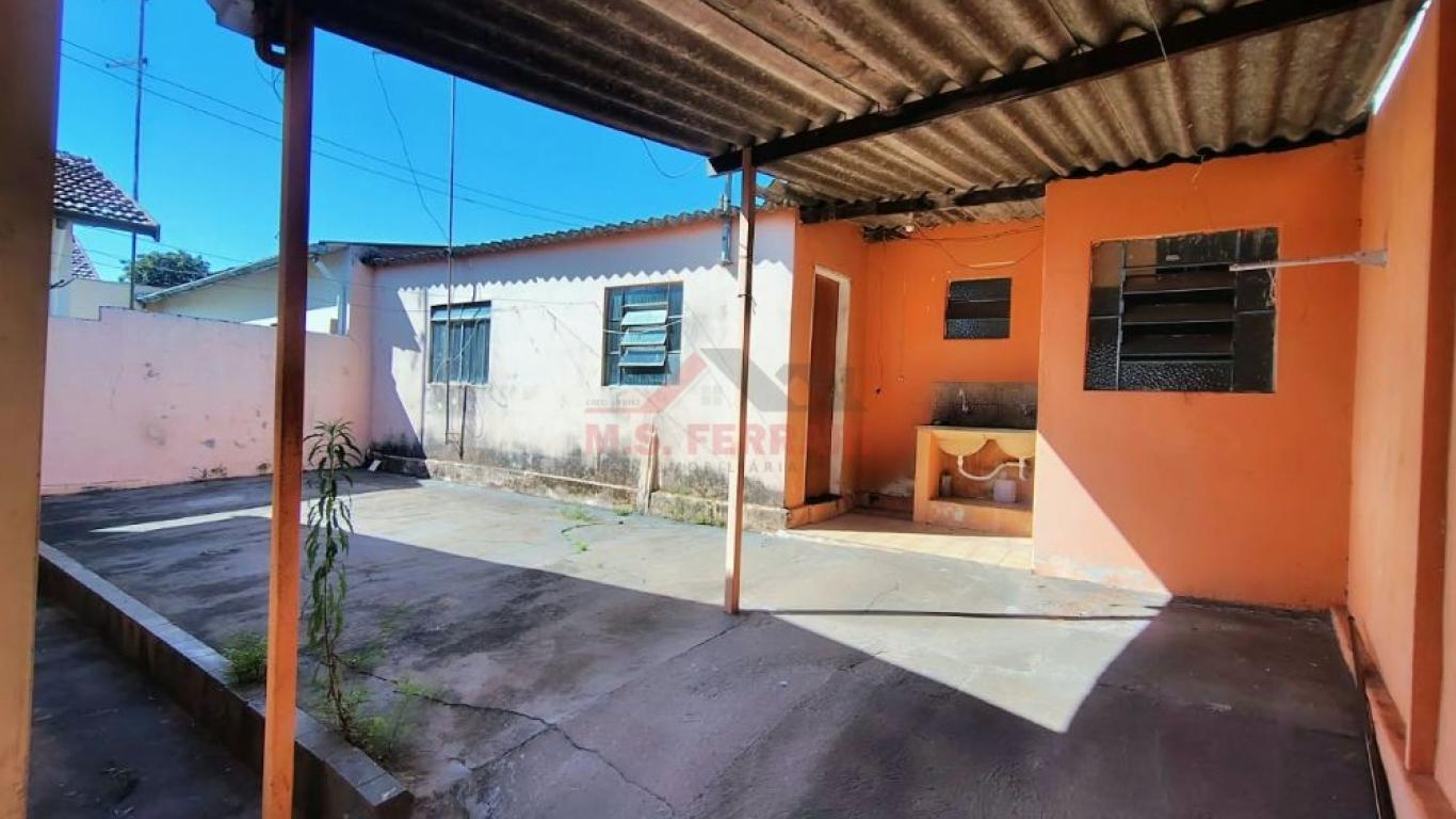 CASA NA Vila Operária em Assis