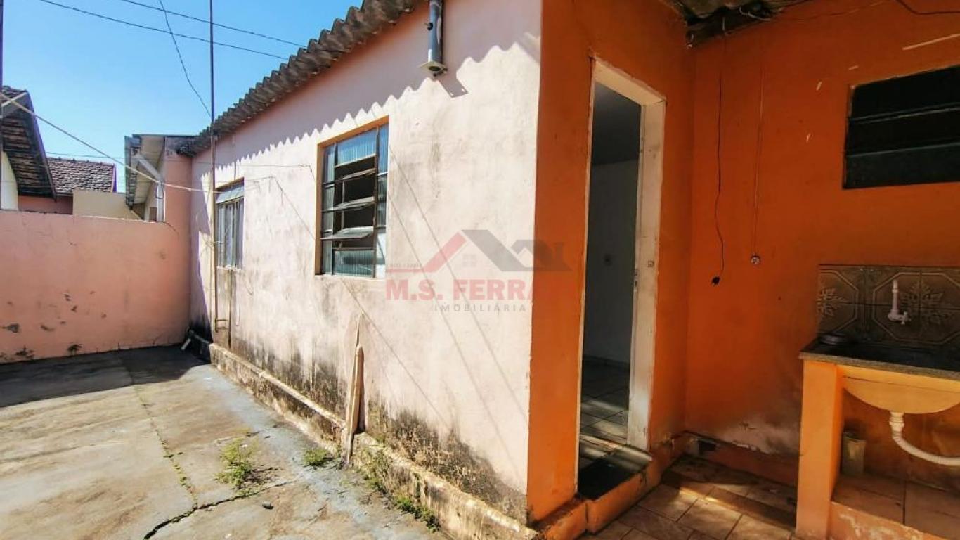 CASA NA Vila Operária em Assis