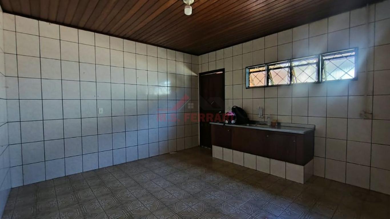 CASA NA Vila Operária em Assis