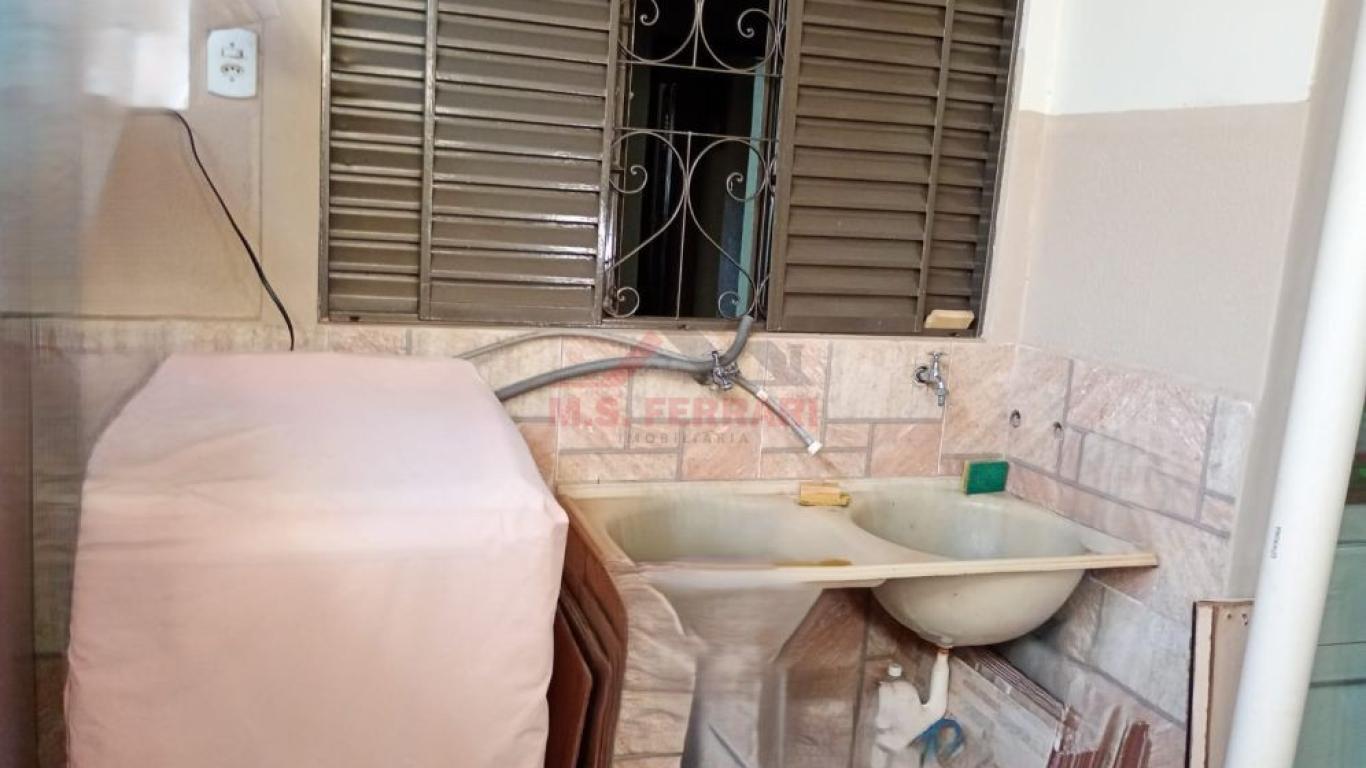 CASA NA Vila Operária em Assis