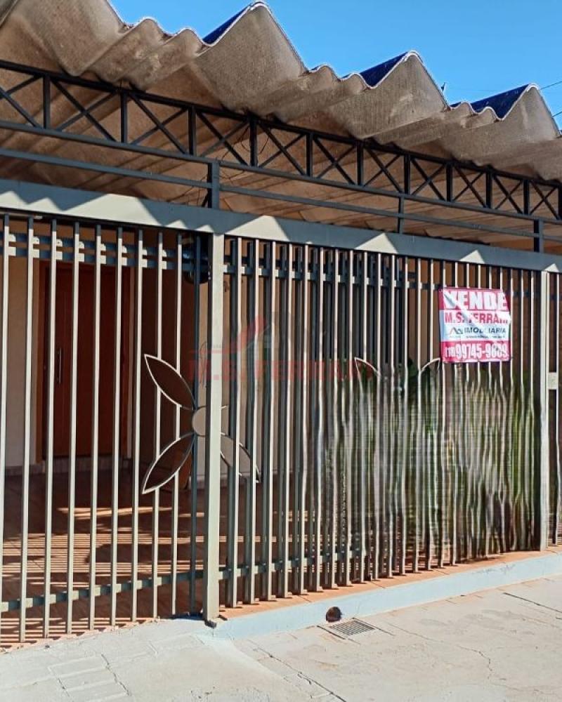 CASA NA Vila Operária em Assis