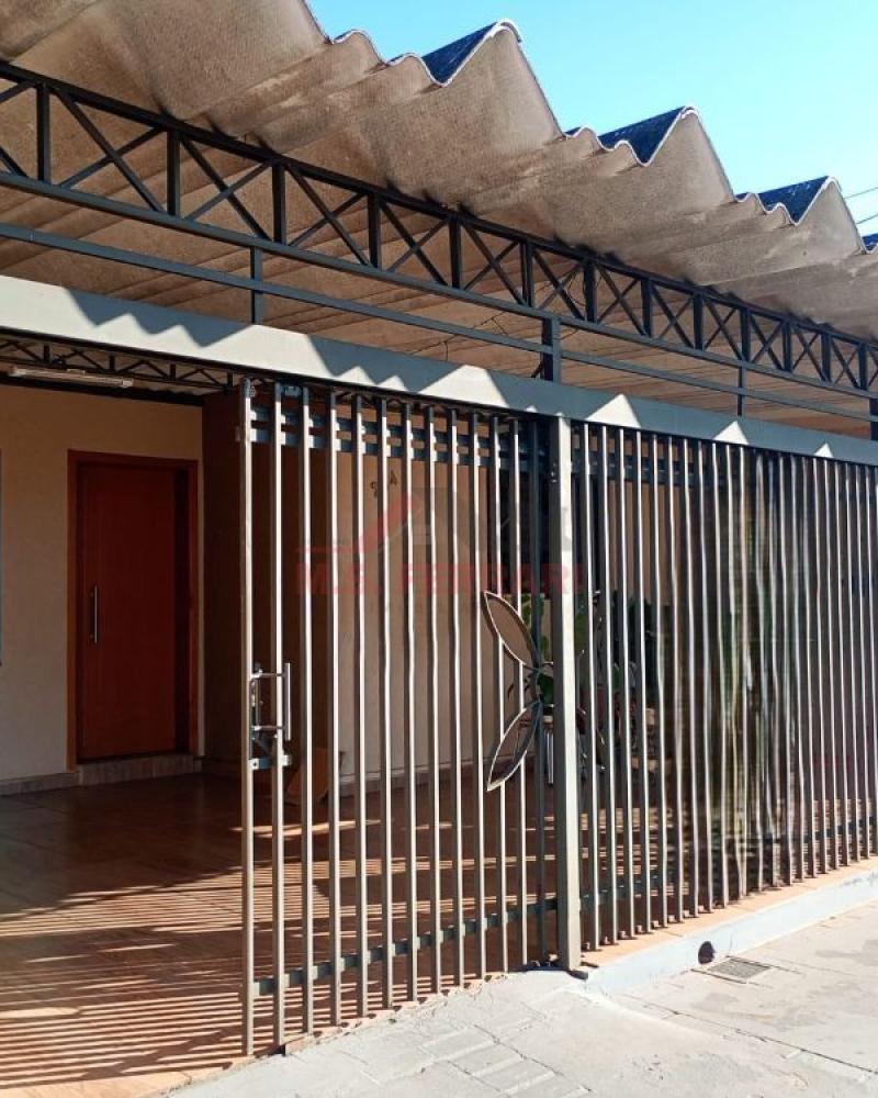 CASA NA Vila Operária em Assis