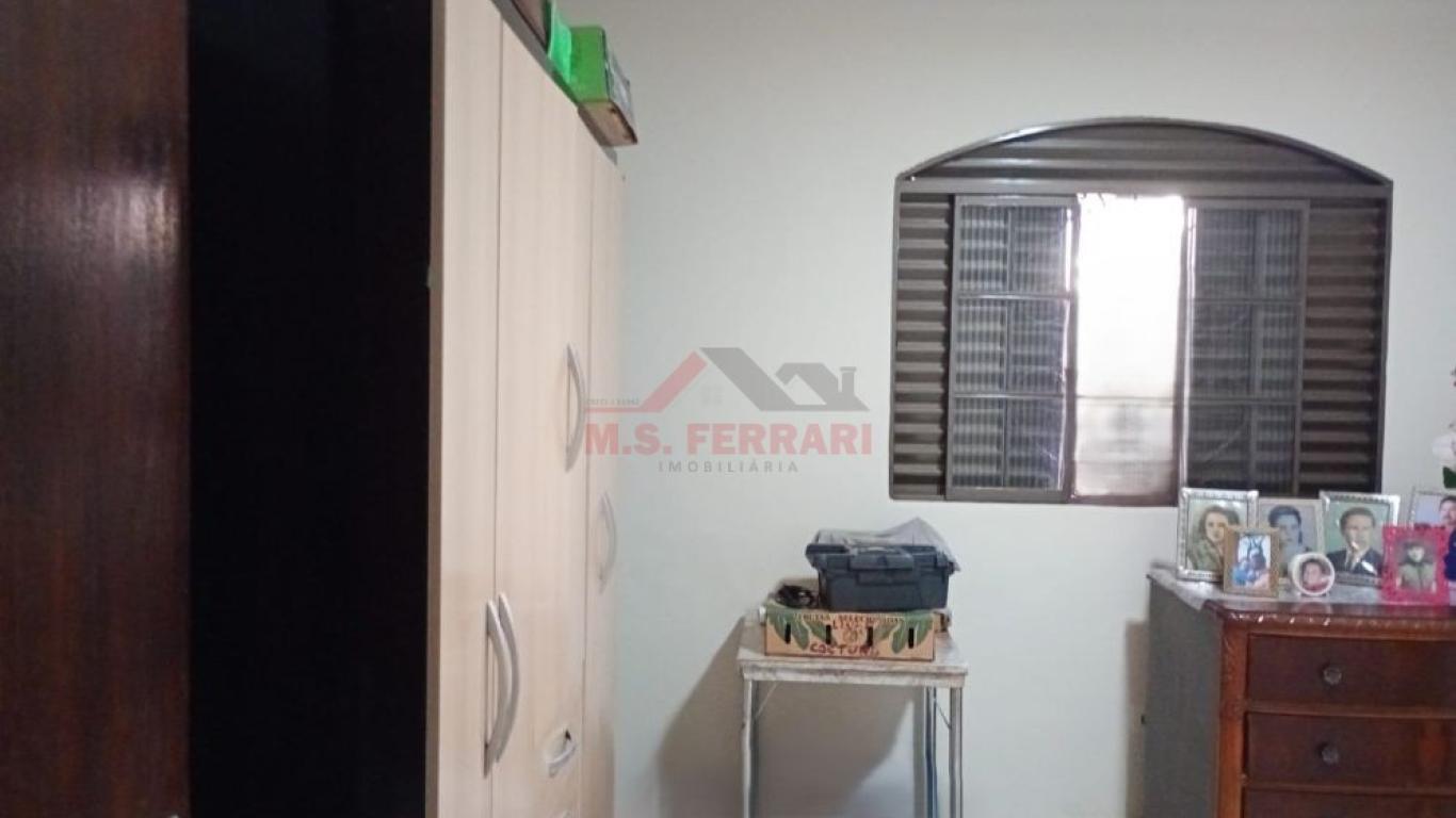 CASA NA Vila Operária em Assis