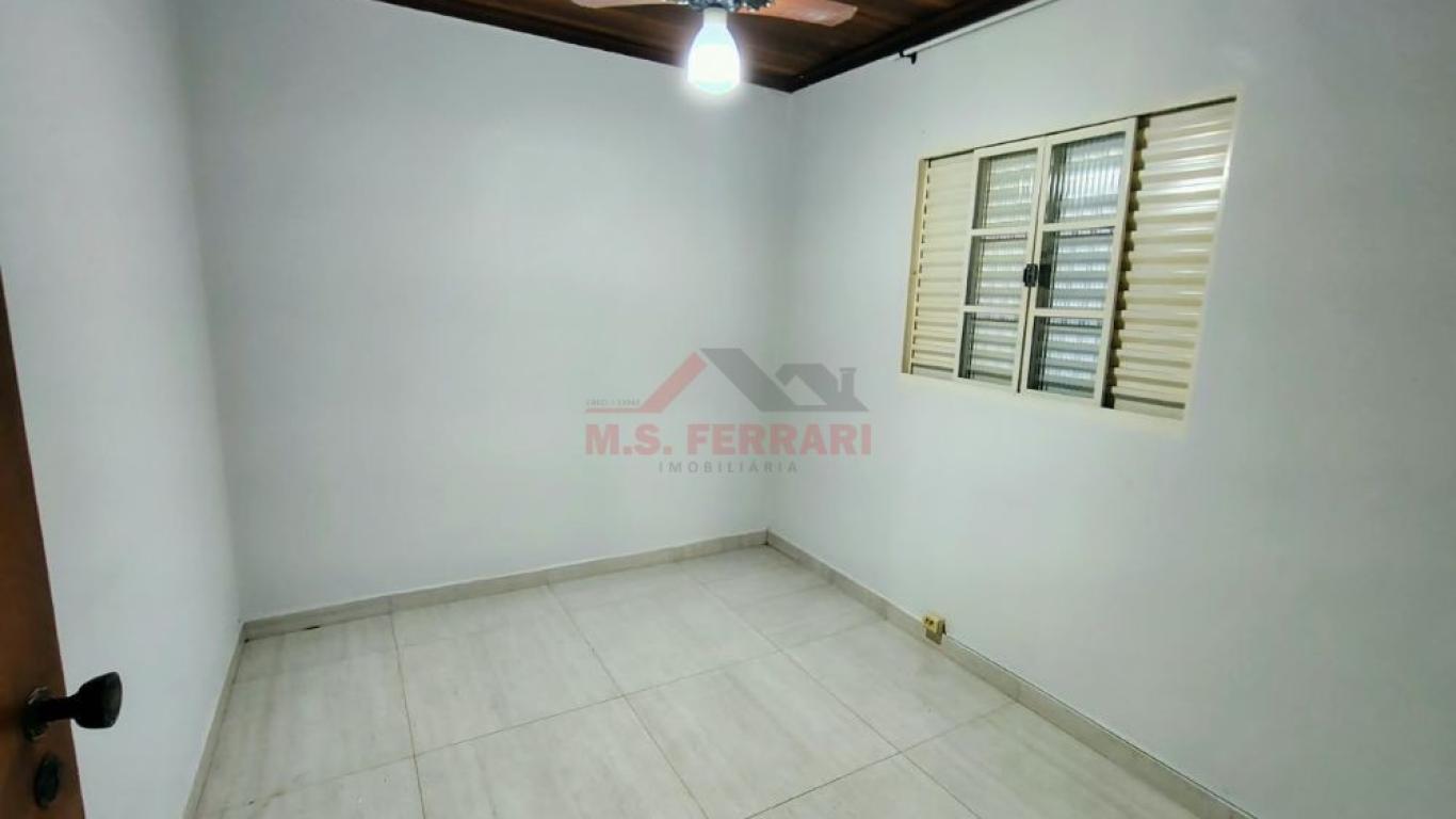 CASA NA Vila dos Comerciários em Assis
