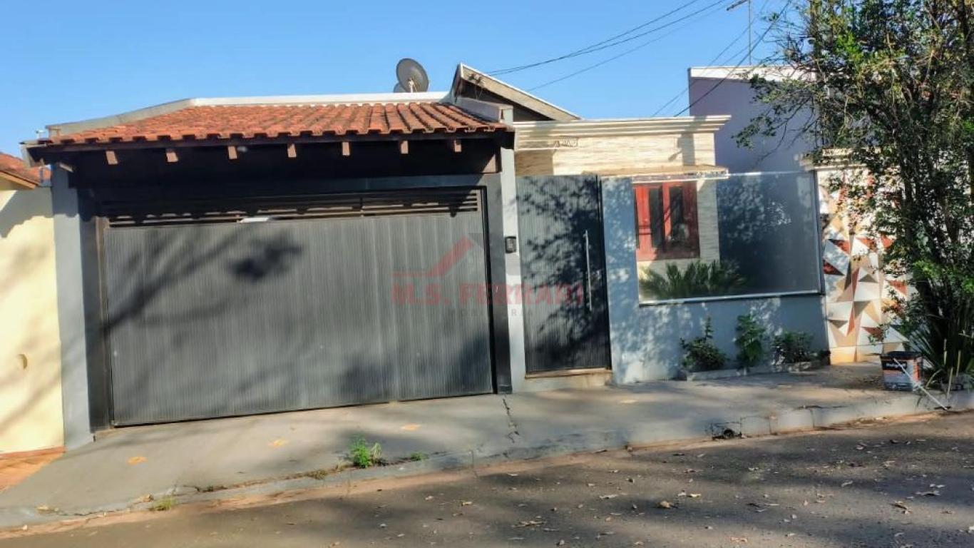 CASA NA Vila dos Comerciários em Assis