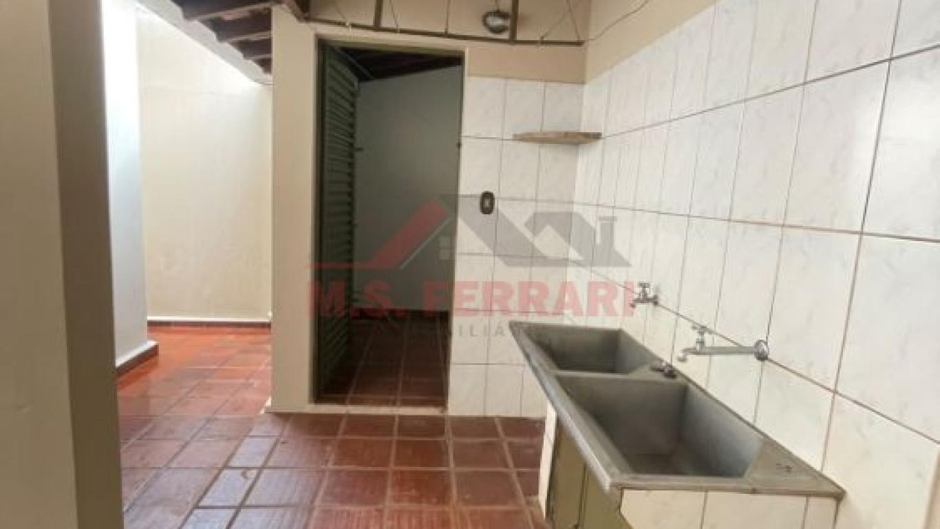 CASA NO Parque das Flores em Assis