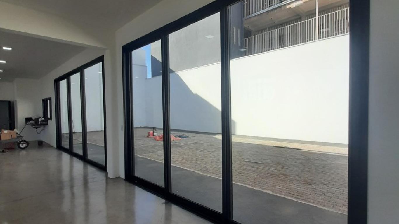 PONTO COMERCIAL NA Conjunto Habitacional Irmã Catarina em Assis