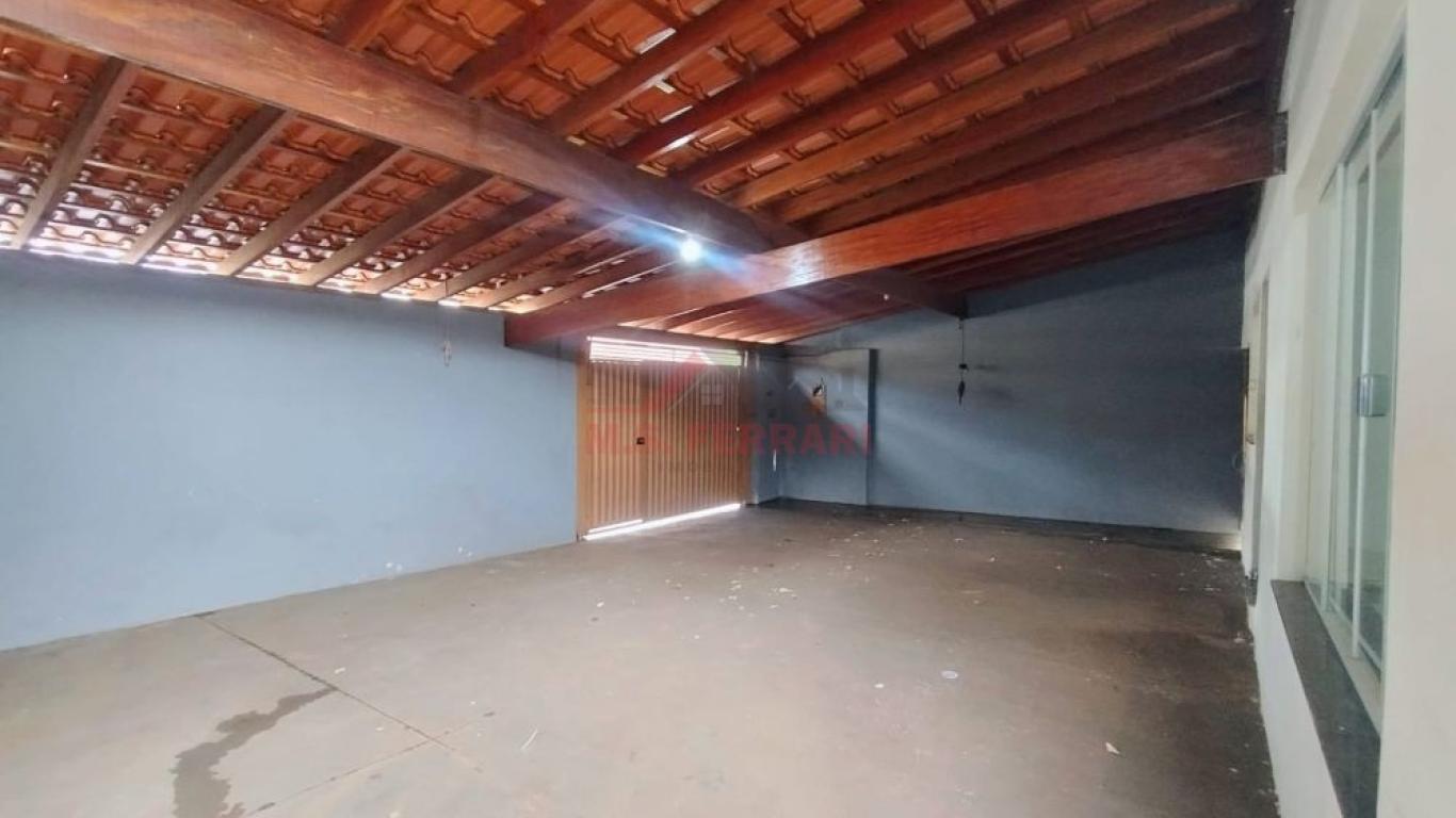 CASA NA Vila Tênis Clube em Assis