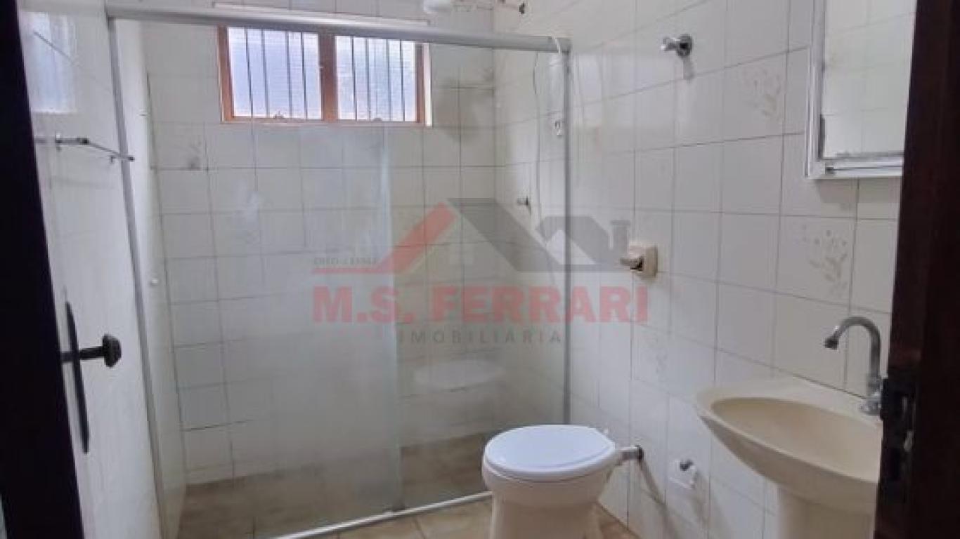 CASA NA Vila Tênis Clube em Assis