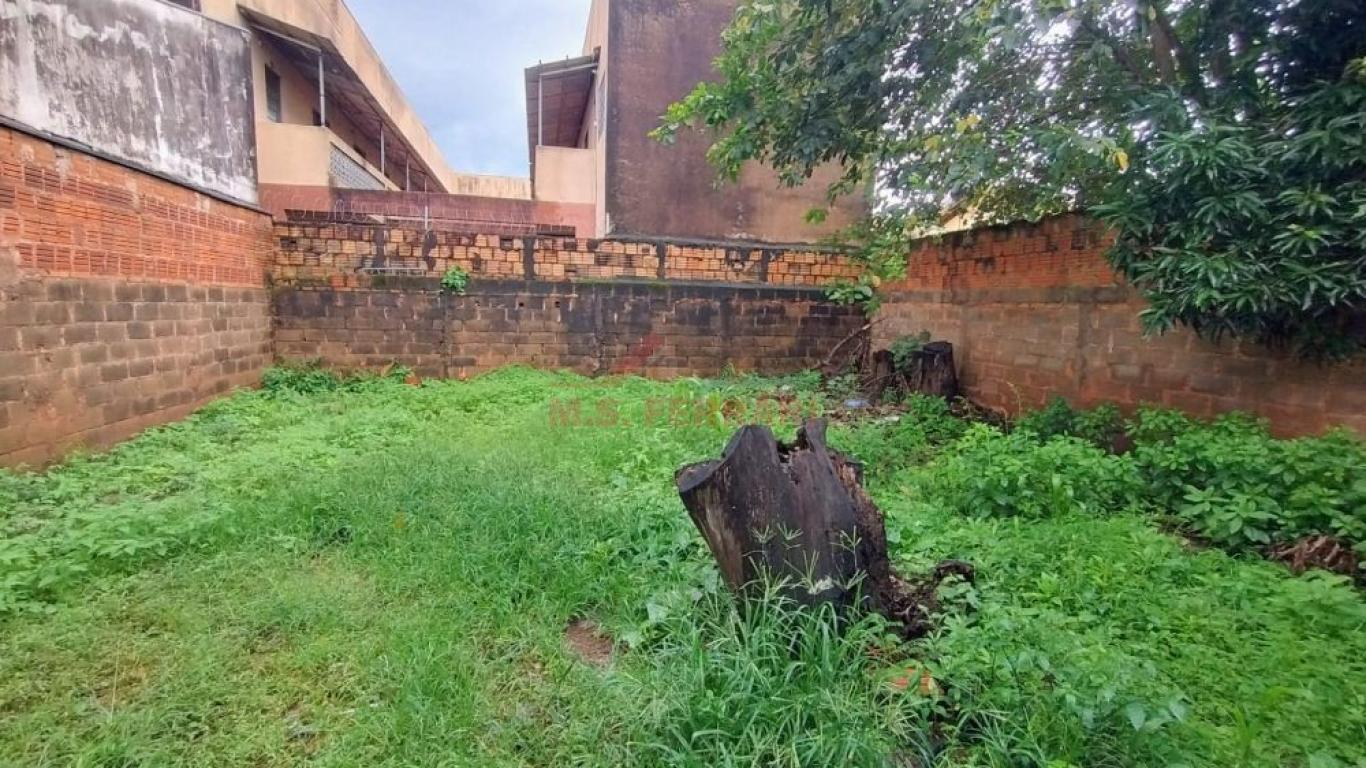 CASA NA Vila Tênis Clube em Assis