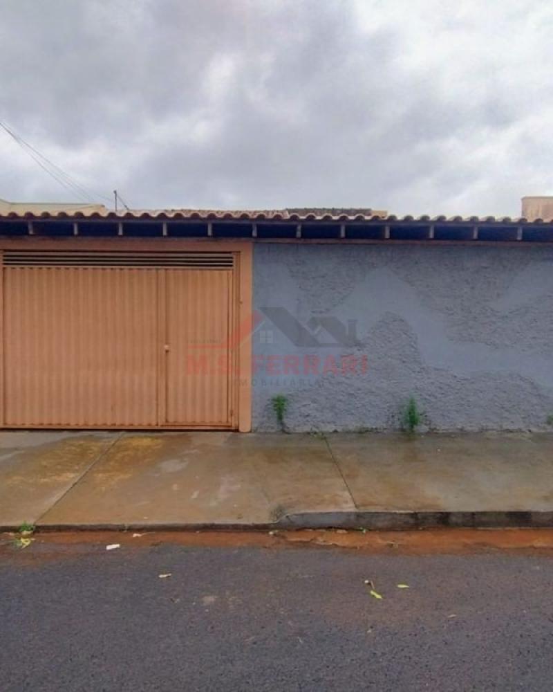 CASA NA Vila Tênis Clube em Assis