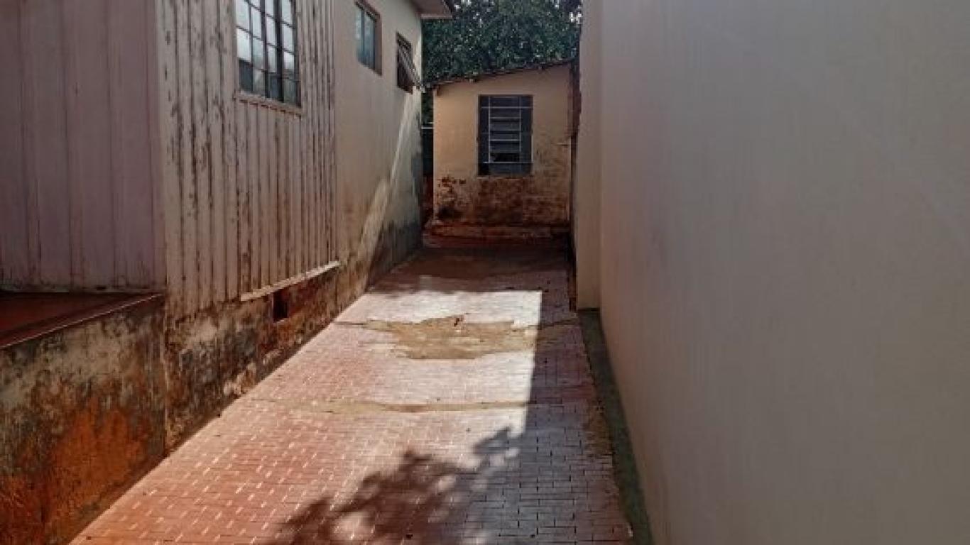 CASA NA Vila Central em Assis
