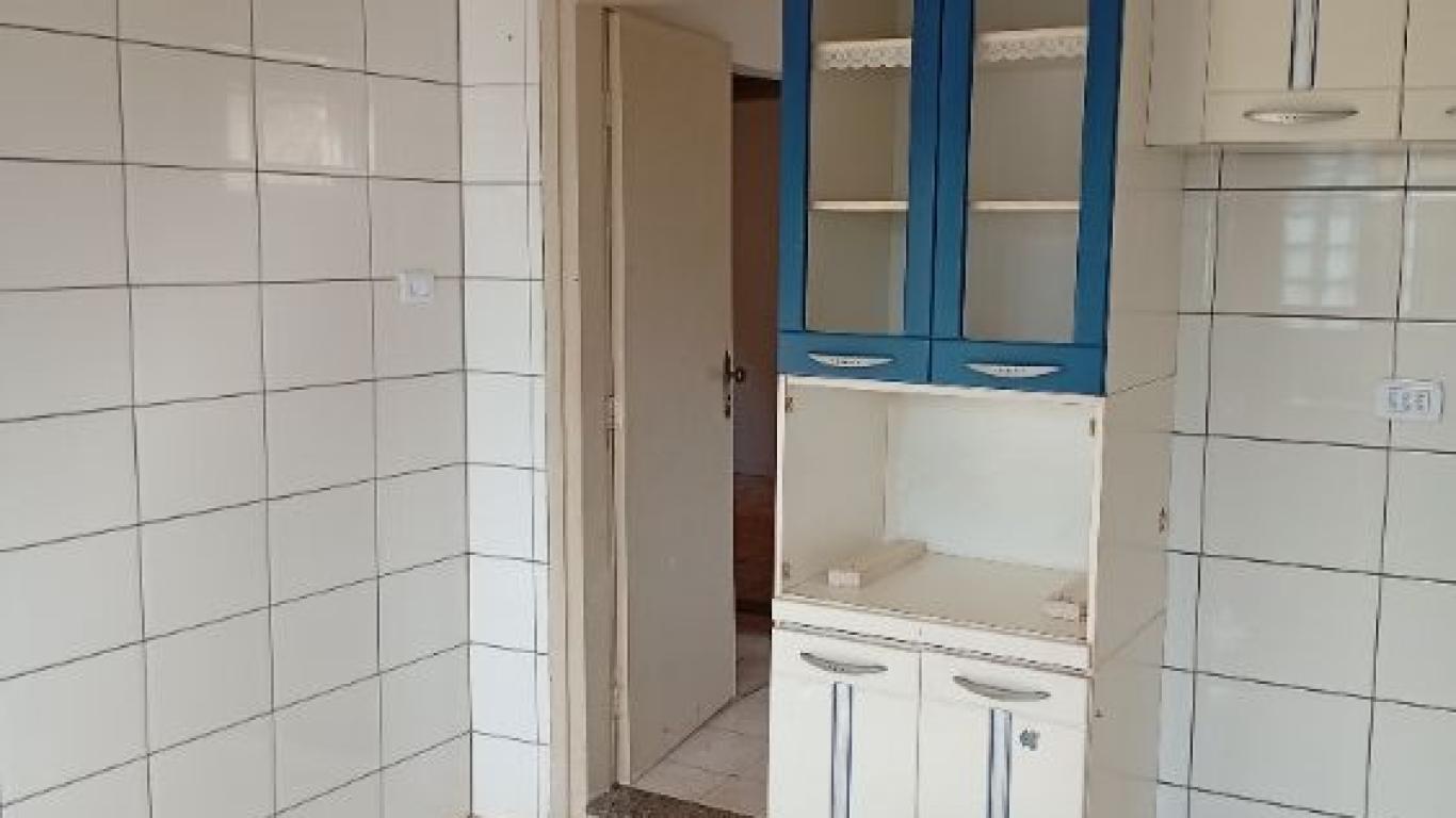 CASA NA Vila Operária em Assis