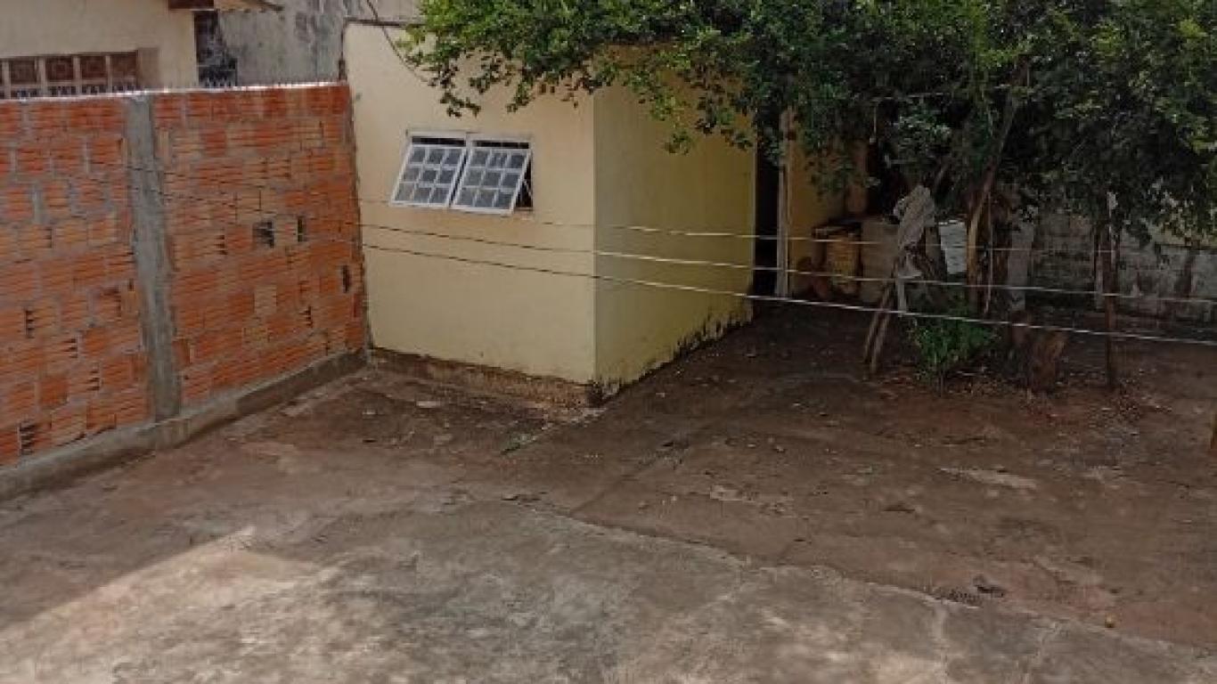 CASA NA Vila Operária em Assis