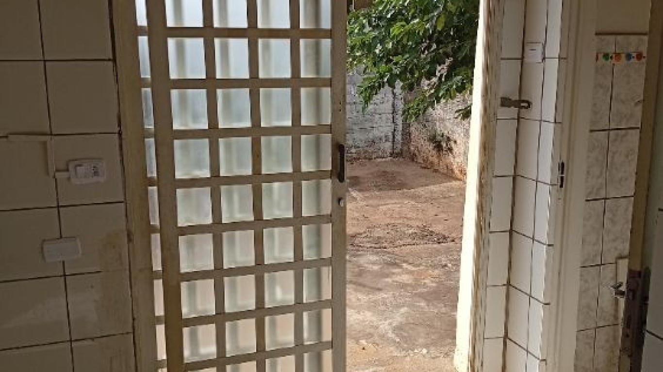 CASA NA Vila Operária em Assis