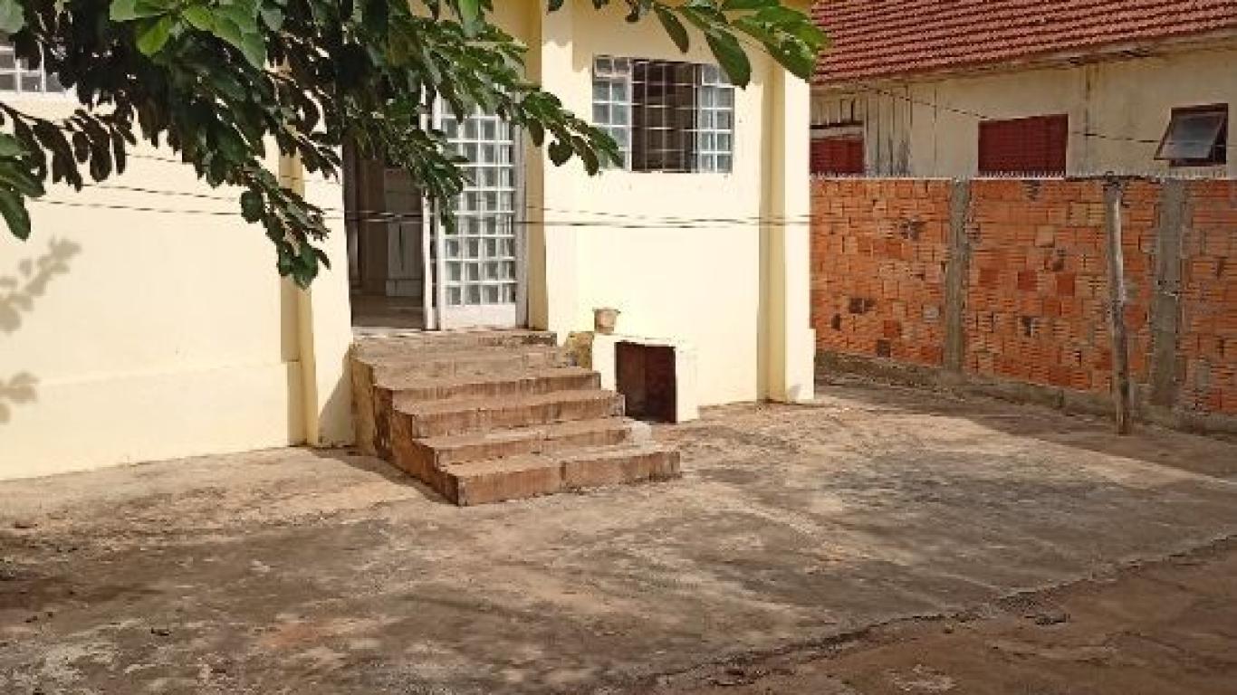 CASA NA Vila Operária em Assis