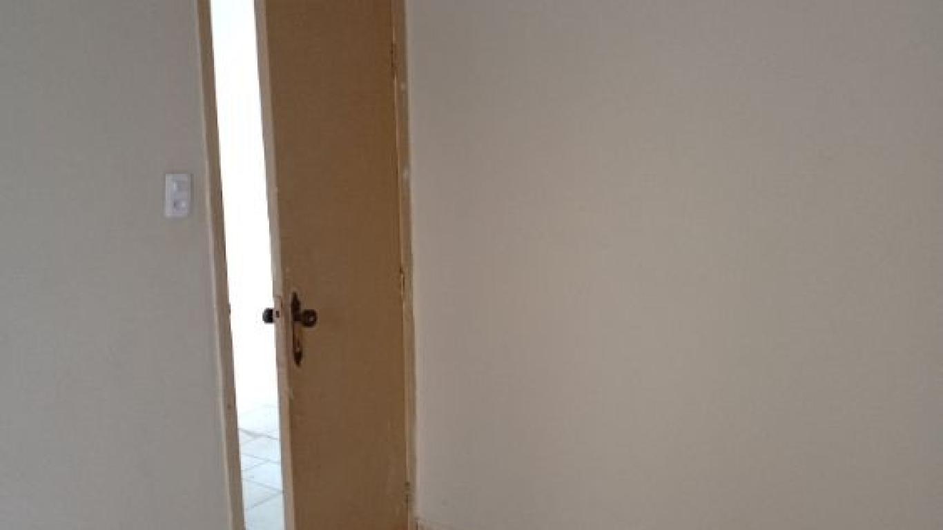 CASA NA Vila Operária em Assis