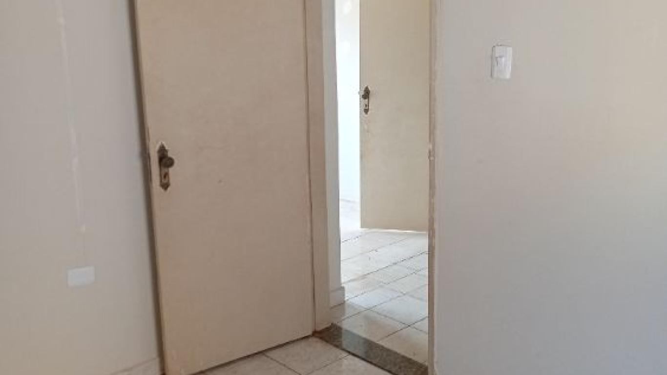 CASA NA Vila Operária em Assis