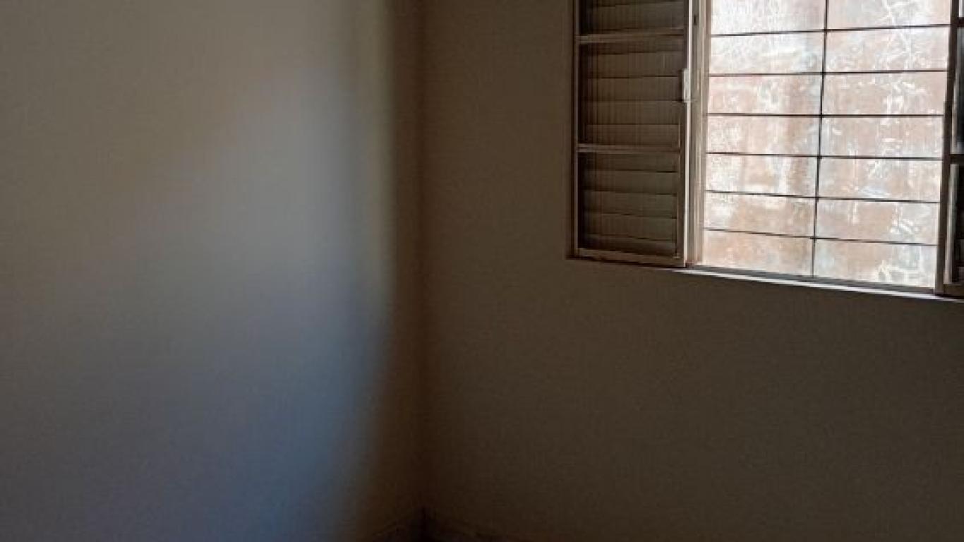 CASA NA Vila Operária em Assis