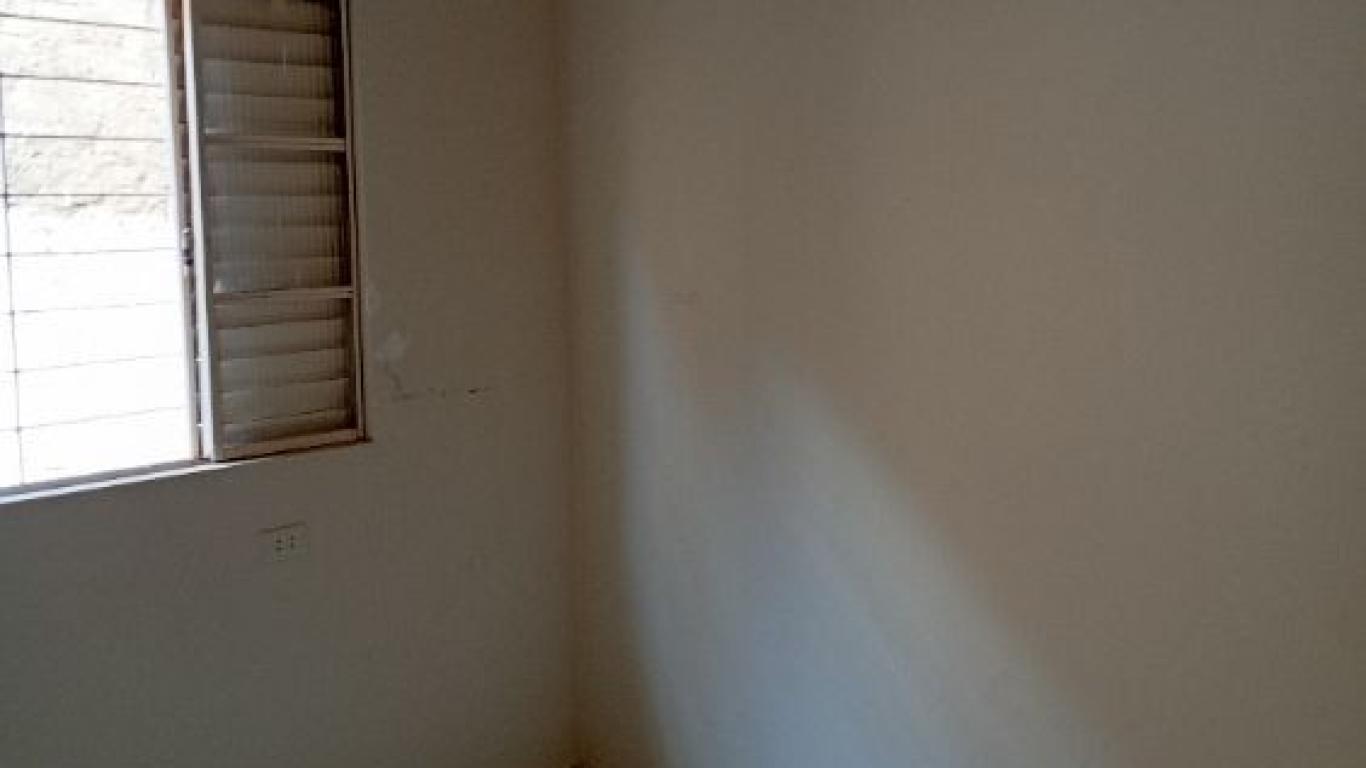 CASA NA Vila Operária em Assis