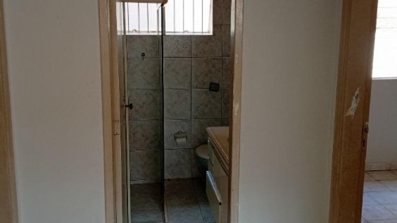 CASA NA Vila Operária em Assis
