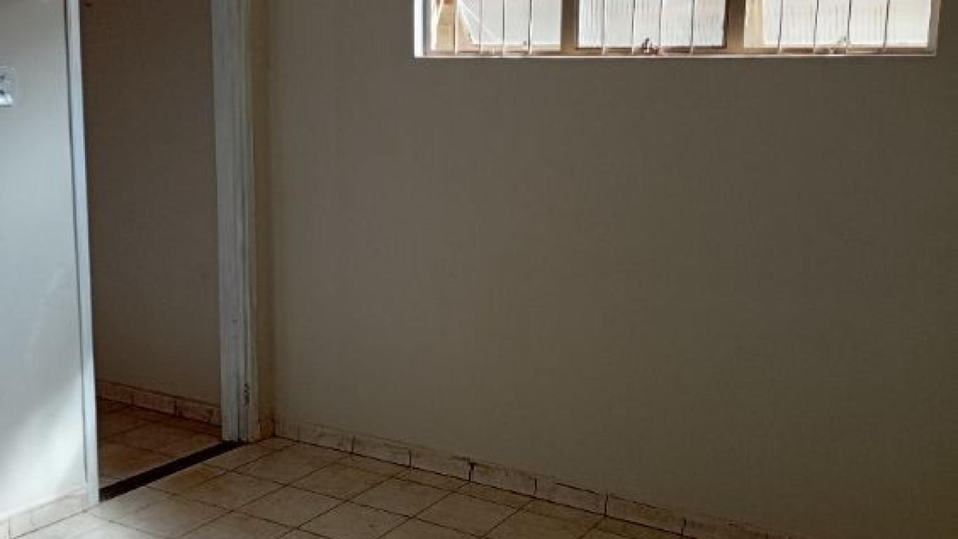 CASA NA Vila Operária em Assis