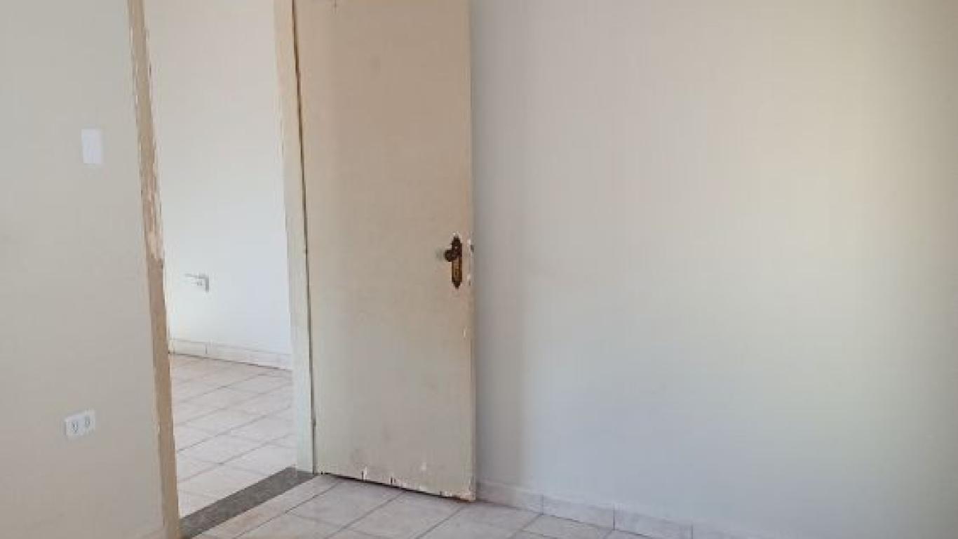 CASA NA Vila Operária em Assis