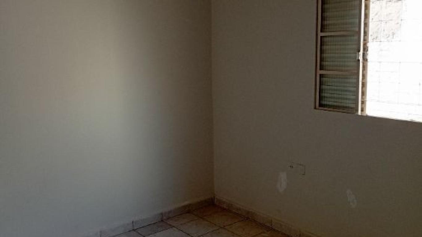 CASA NA Vila Operária em Assis