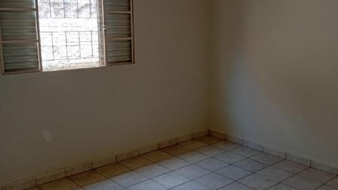 CASA NA Vila Operária em Assis