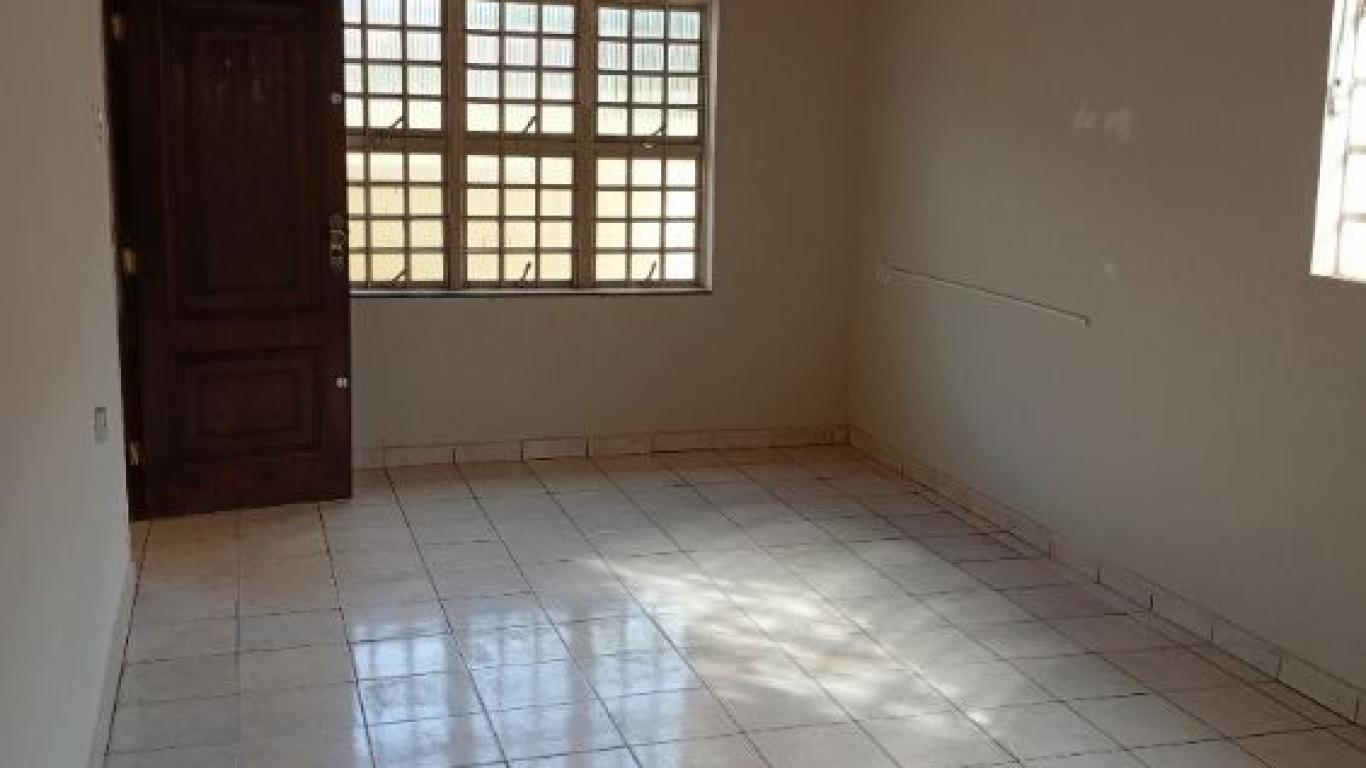CASA NA Vila Operária em Assis