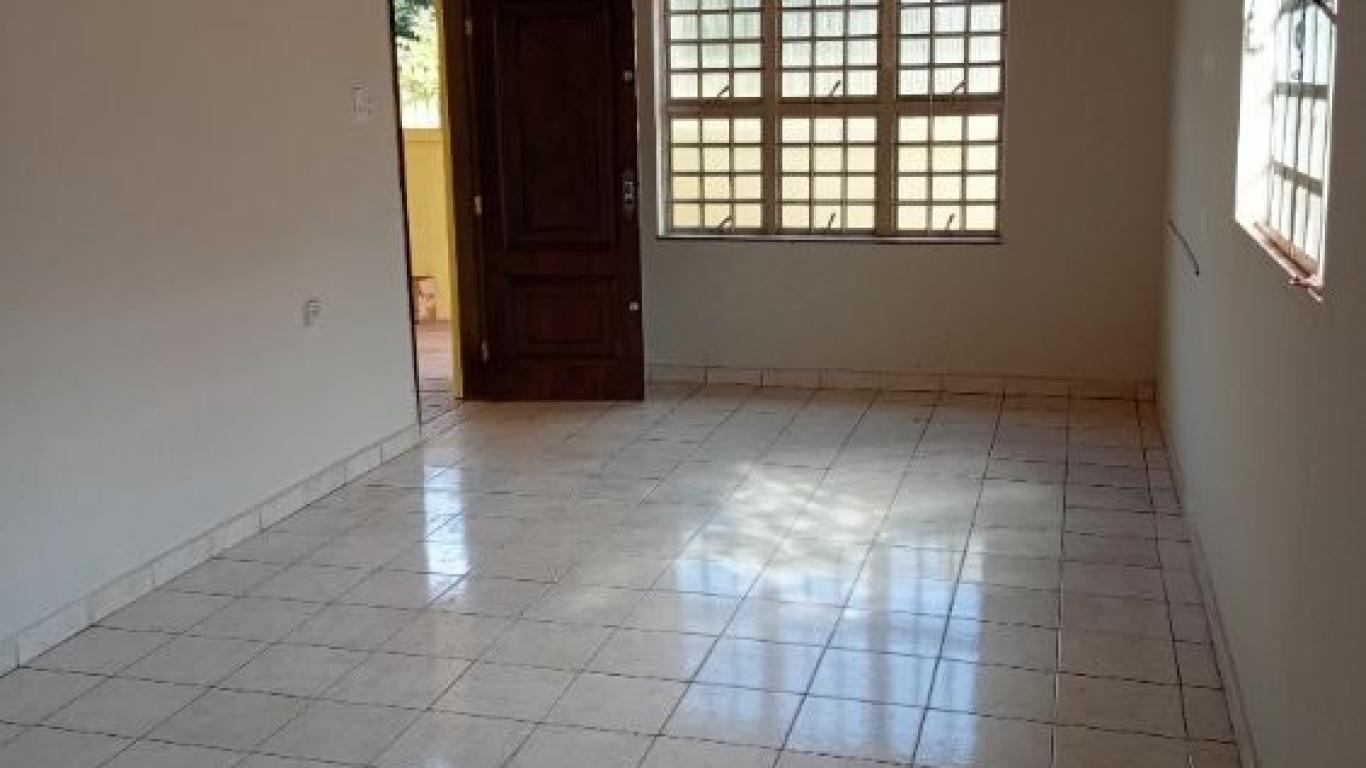 CASA NA Vila Operária em Assis