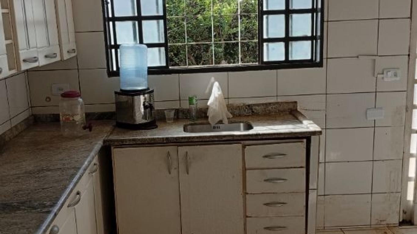 CASA NA Vila Operária em Assis
