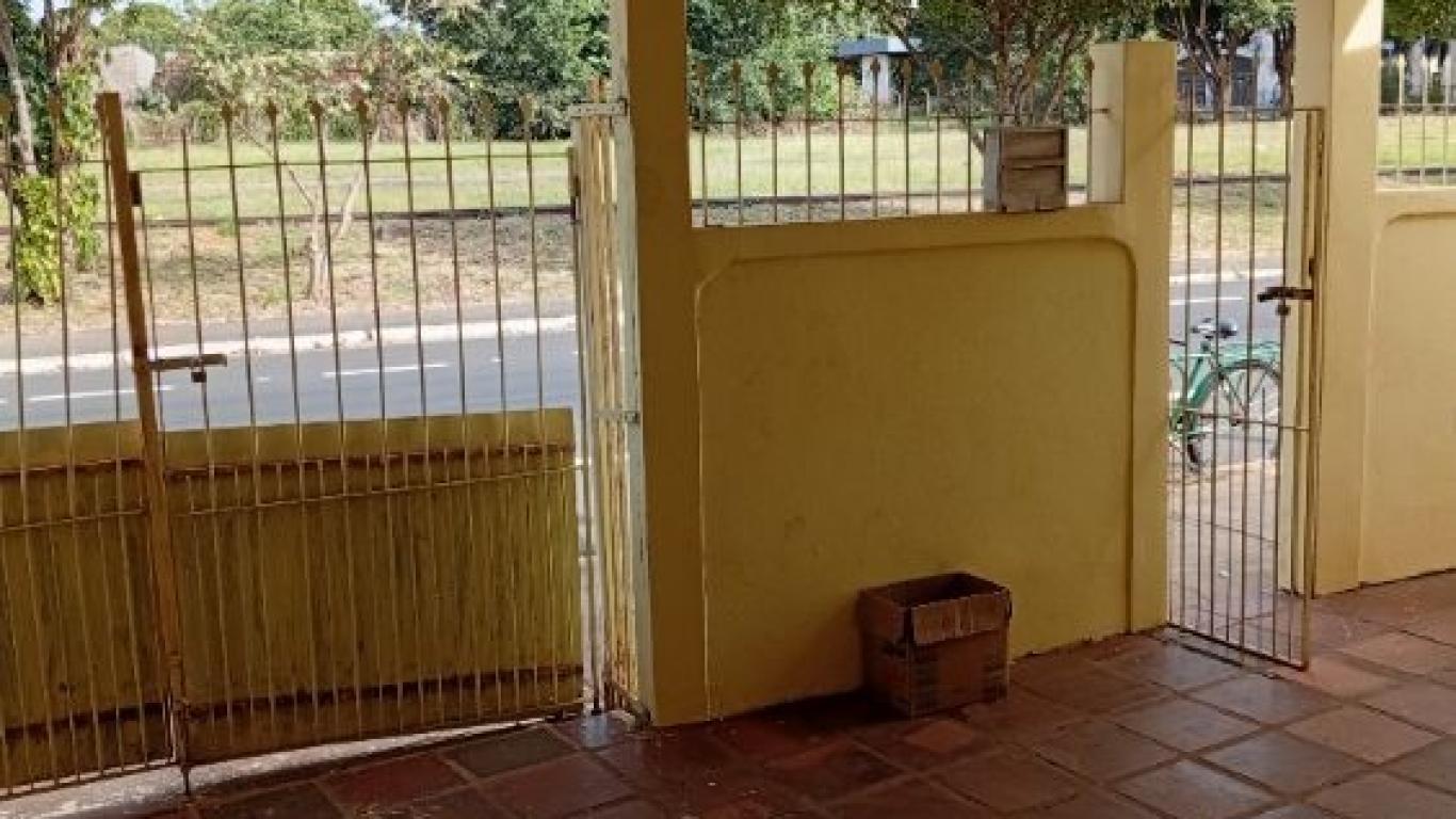 CASA NA Vila Operária em Assis