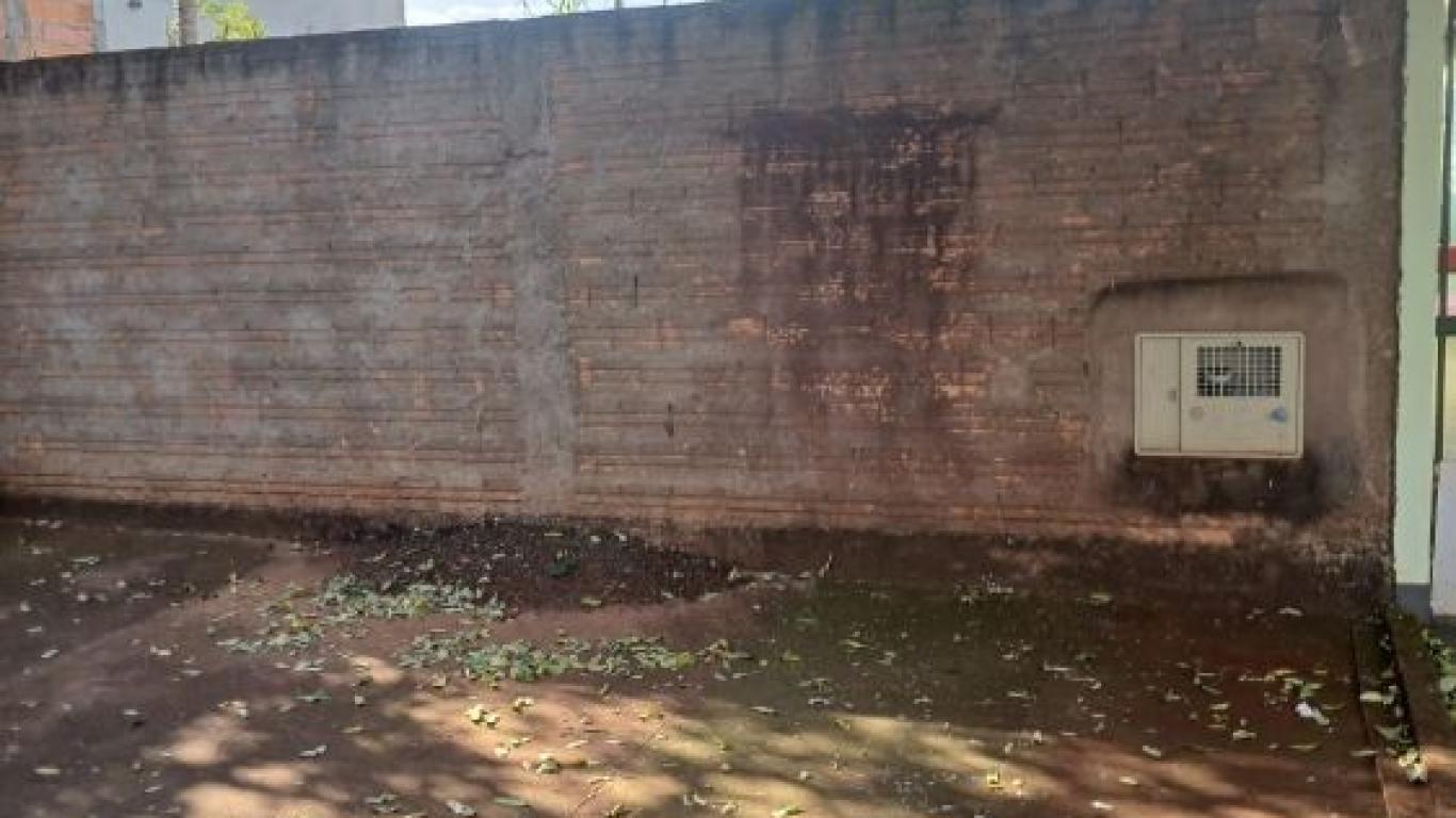 Terreno á Venda.