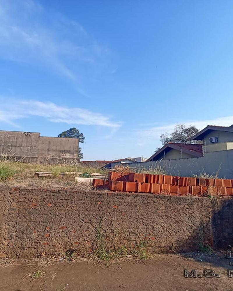 TERRENO NA Vila Nova Santana em Assis